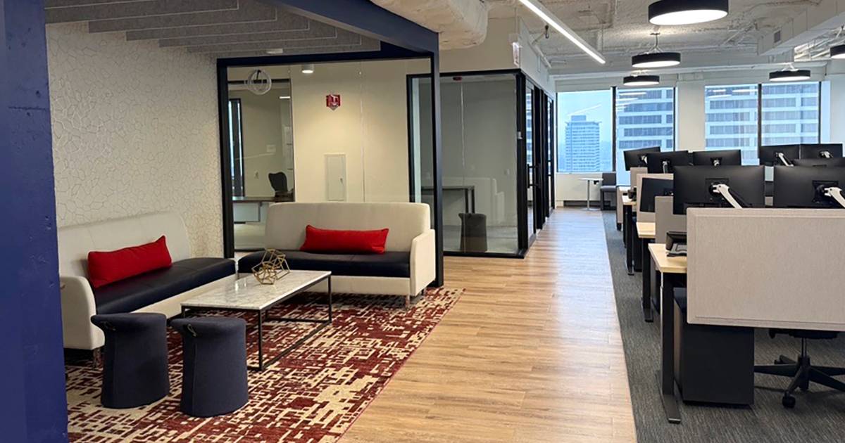 Americaneagle.com Chicago office lounge area with seating, meeting space, and workstations for collaboration and comfort